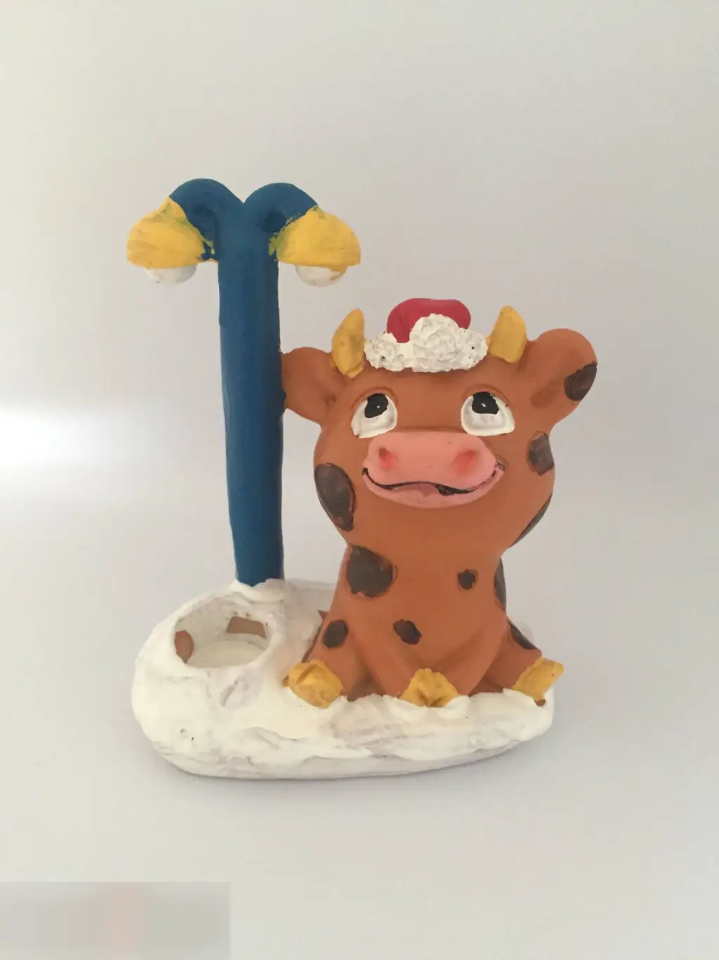 Бычок в колпаке под фонарём подсвечник под свечу 1,5 см полистоун