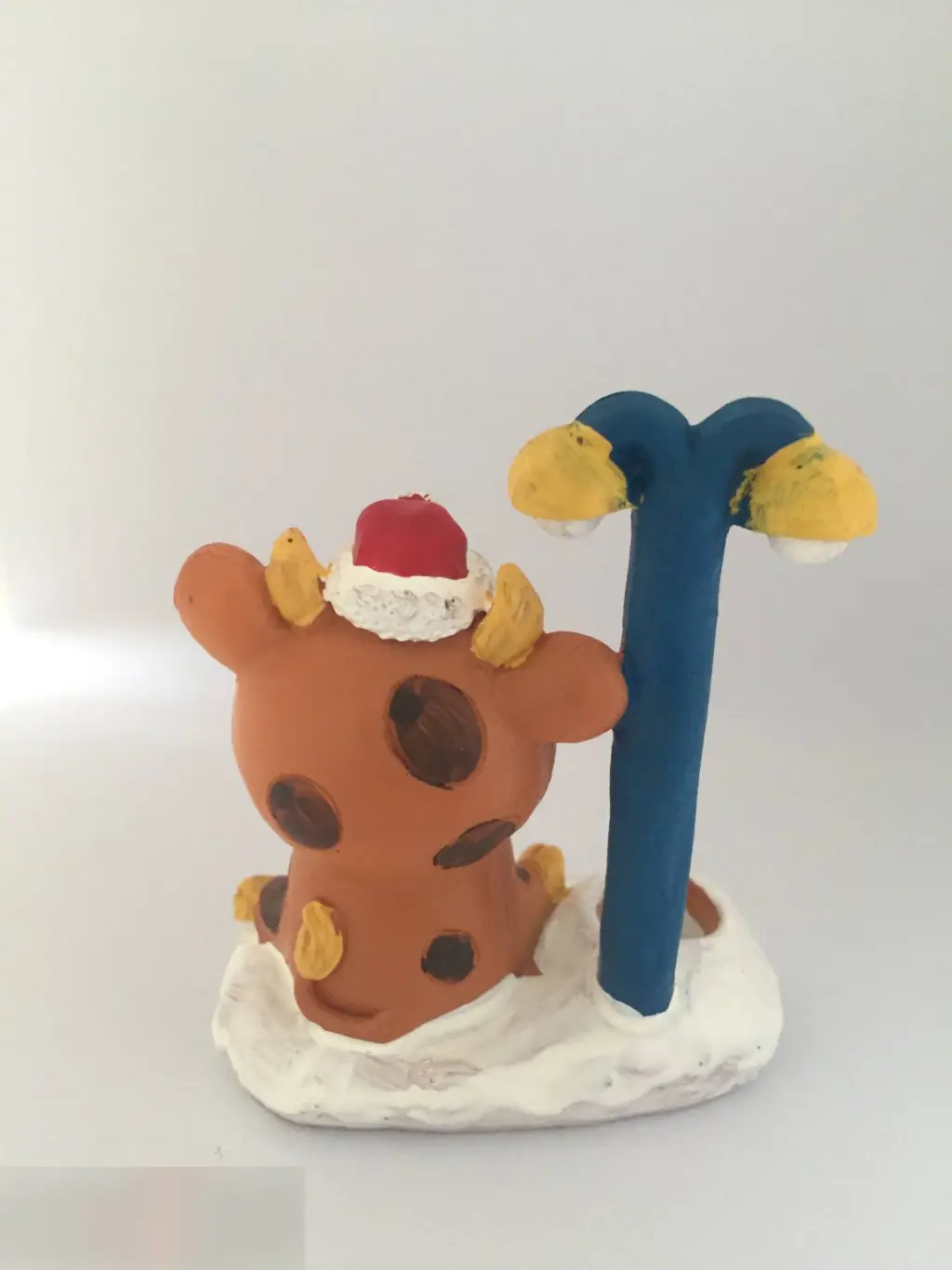 Бычок в колпаке под фонарём подсвечник под свечу 1,5 см полистоун 1