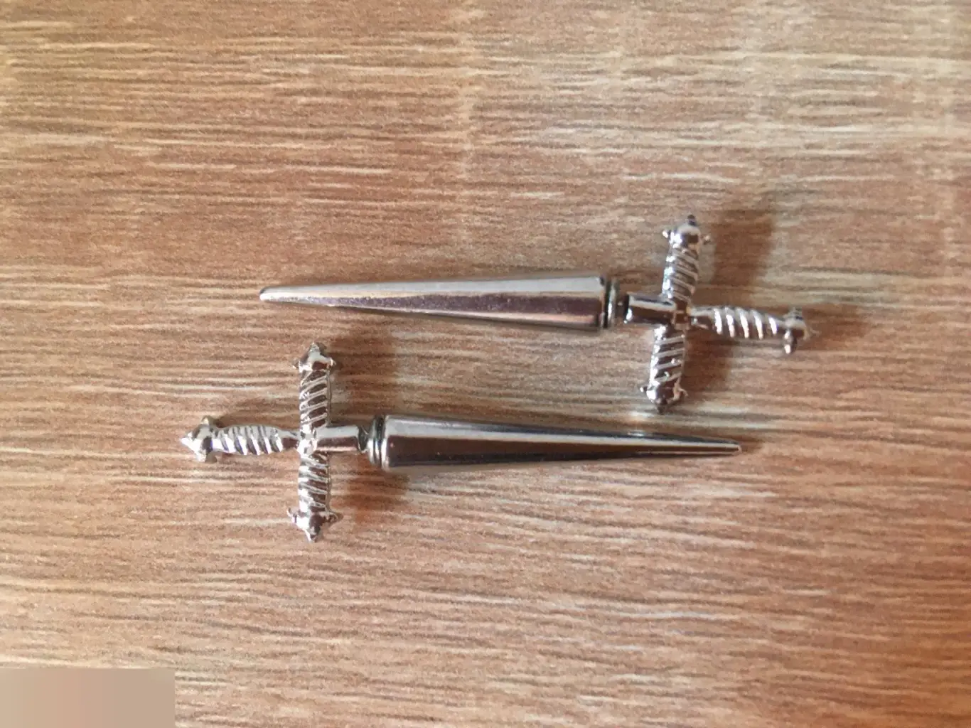 Серьги-гвоздики мечи 1