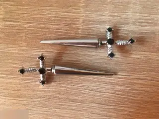 Серьги-гвоздики мечи