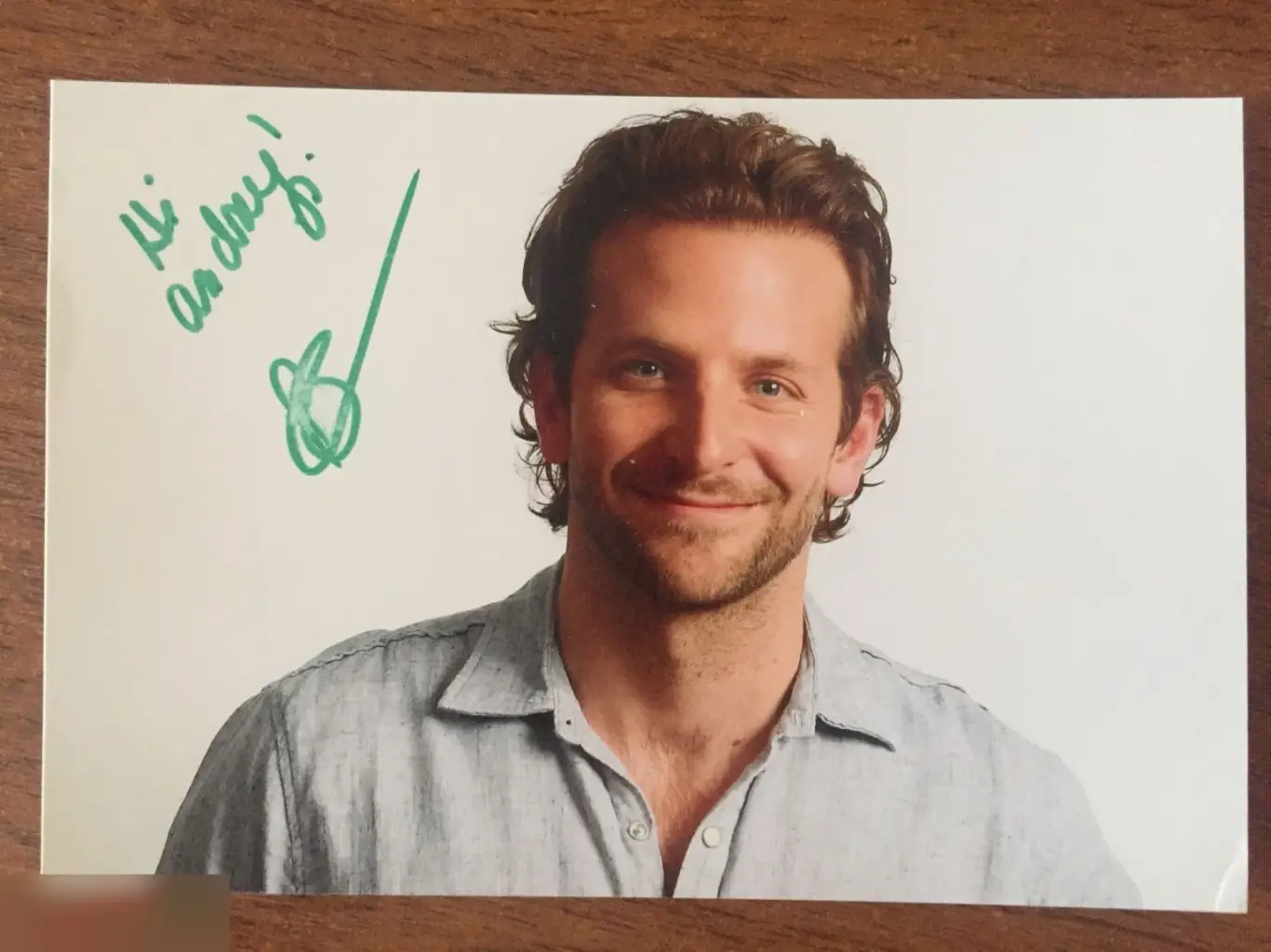 Брэдли Купер автограф на фото