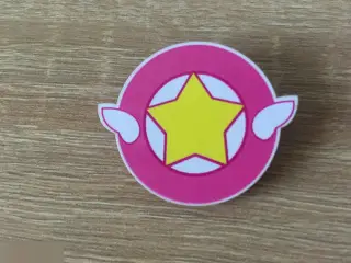 Аниме значок деревянный