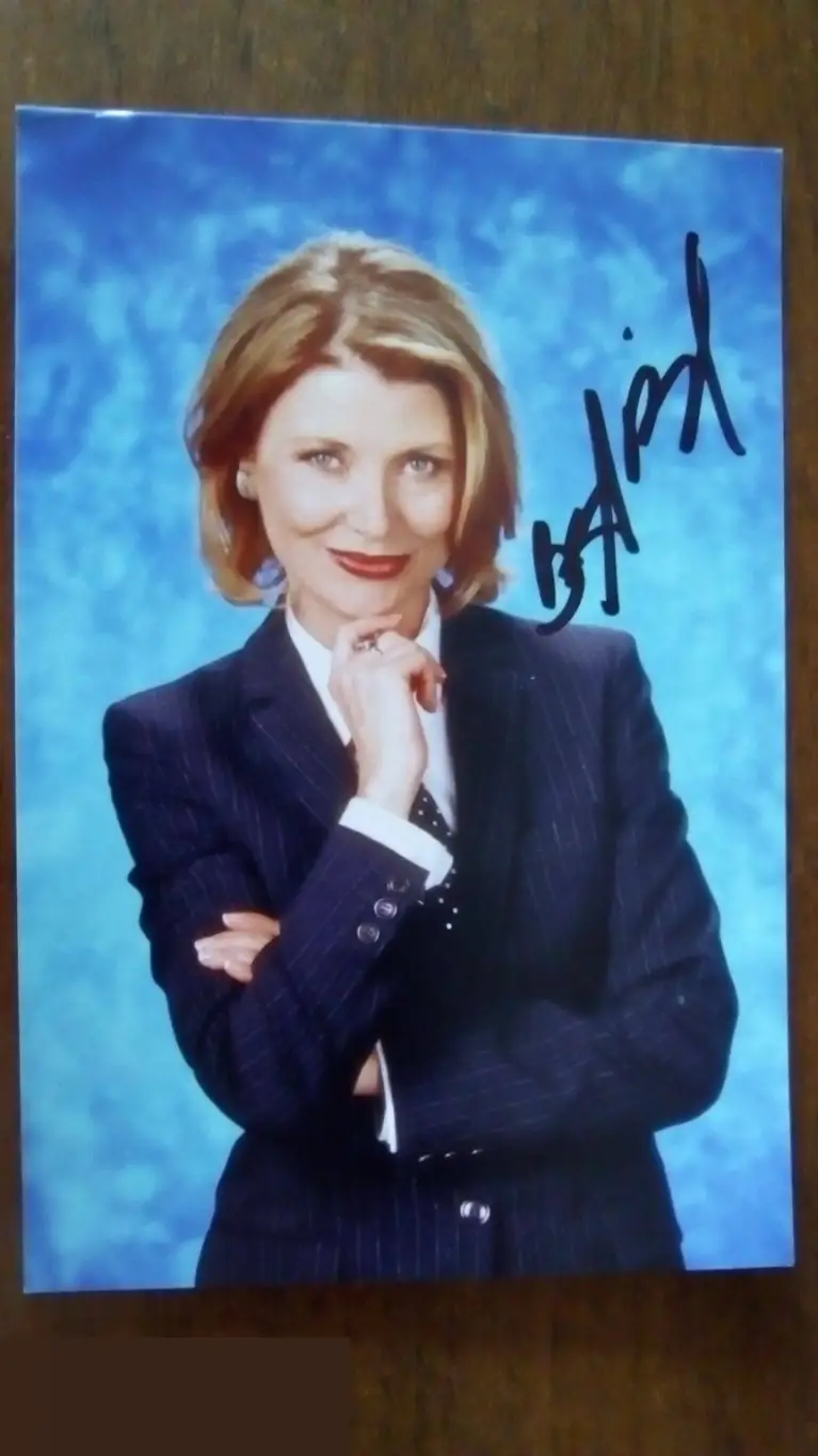 Бет Бродерик автограф на фото Сабрина — маленькая ведьма