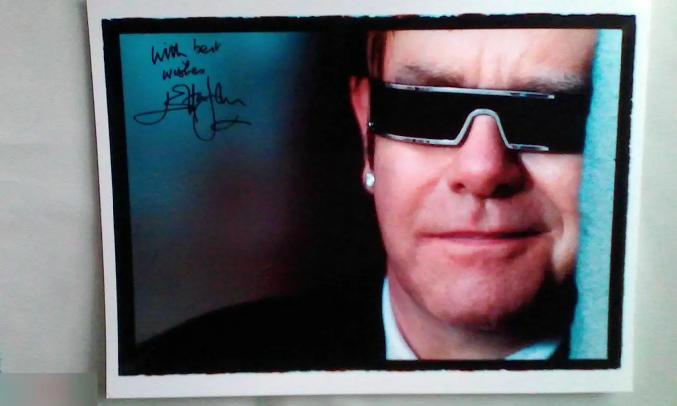 Элтон Джон напечатанный автограф принт