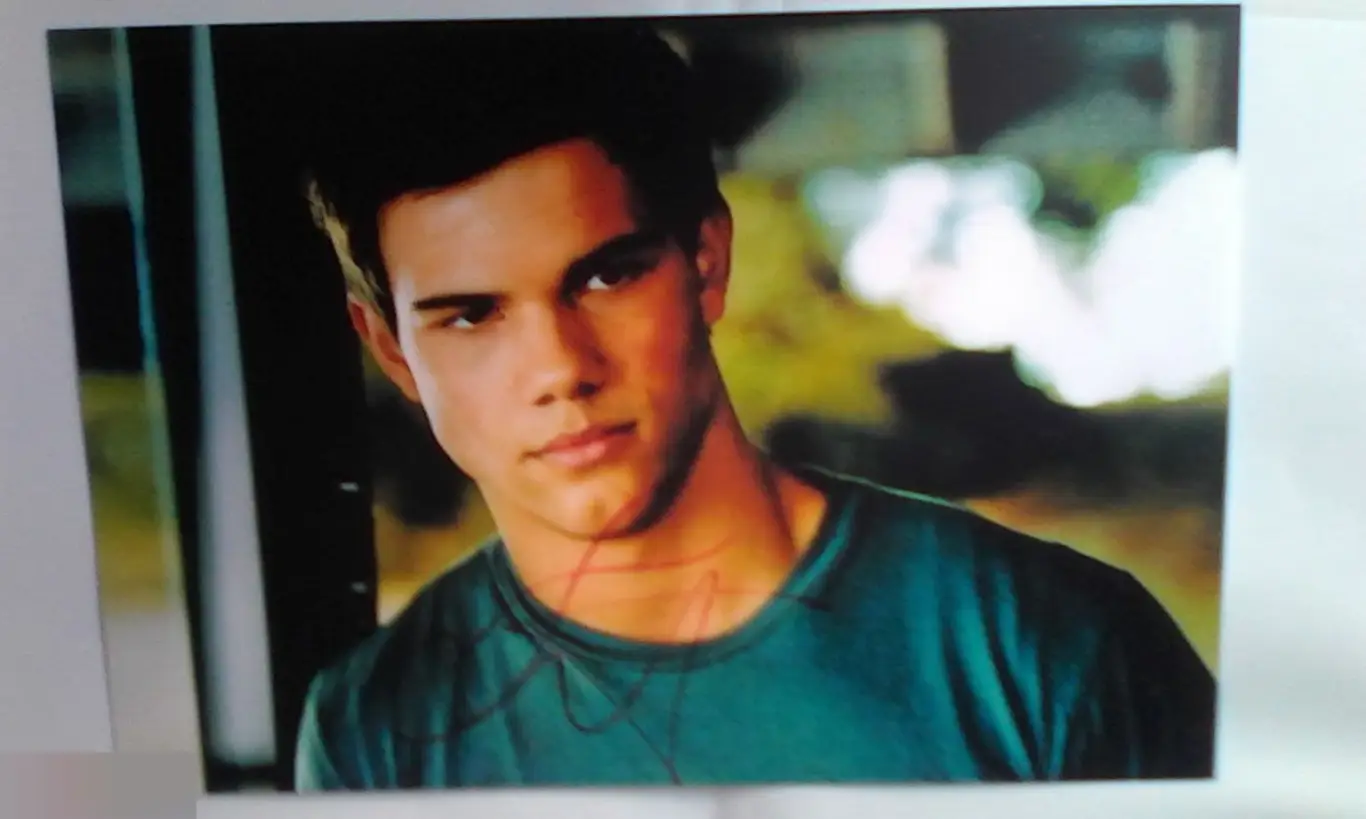 Тэйлор Лотнер напечатанный автограф принт