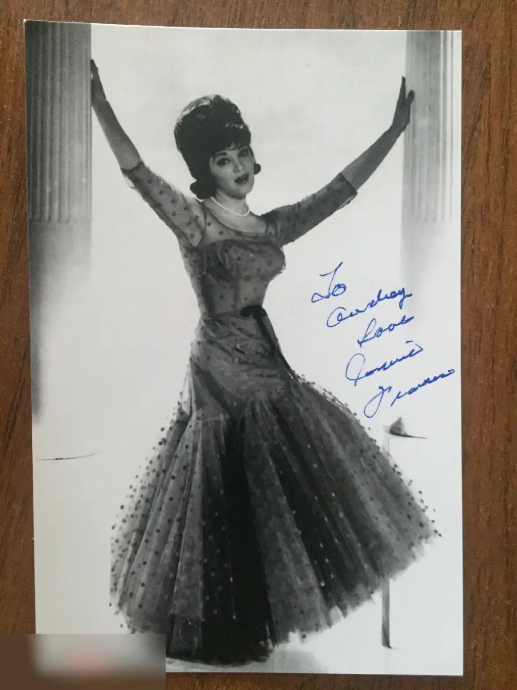 Конни Фрэнсис автограф на фото