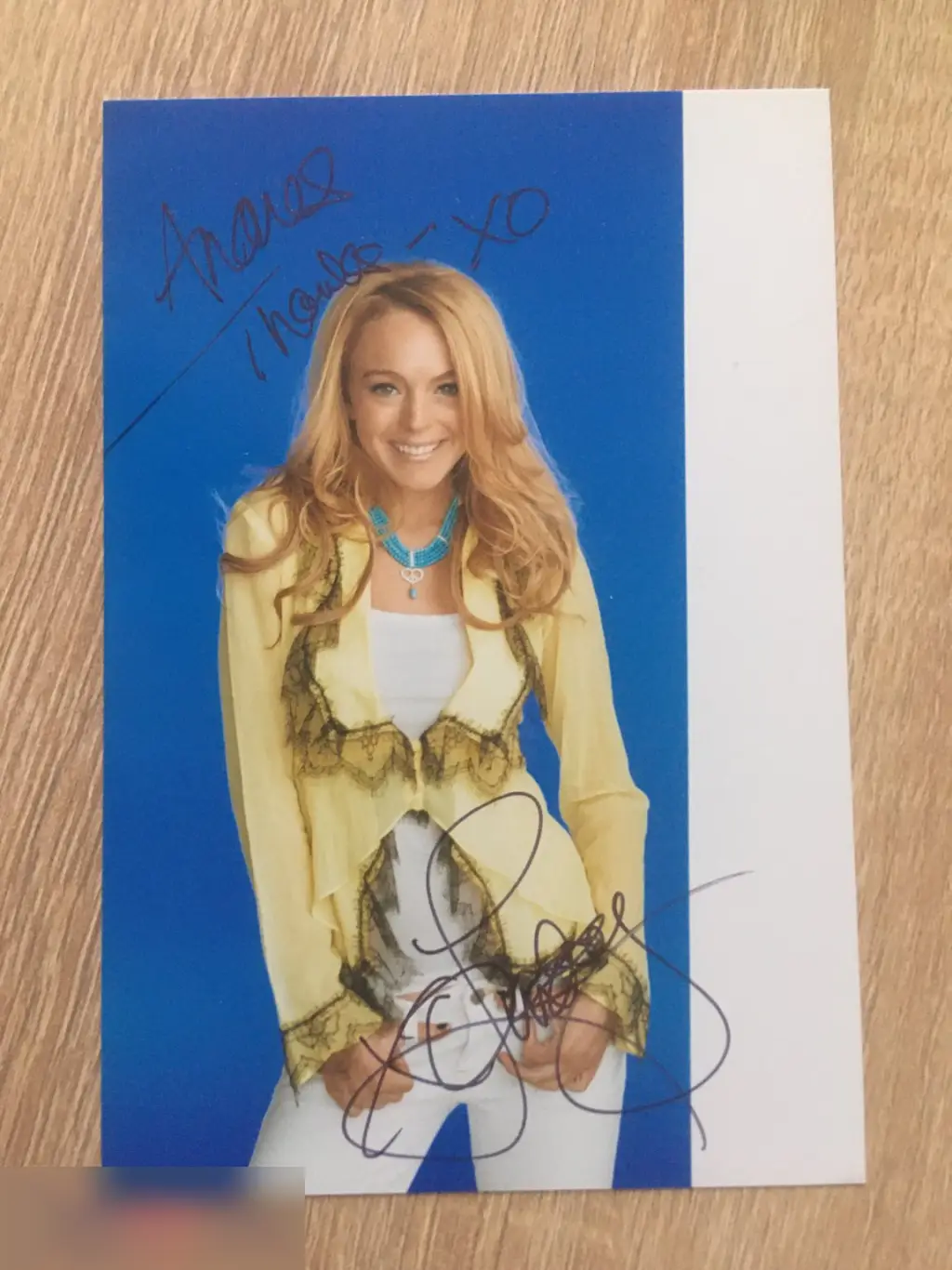 Линдси Лохан автограф на фото