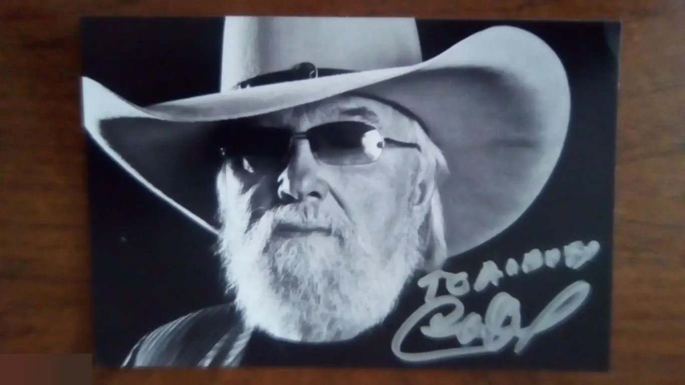 Чарли Дэниелс автограф на фото