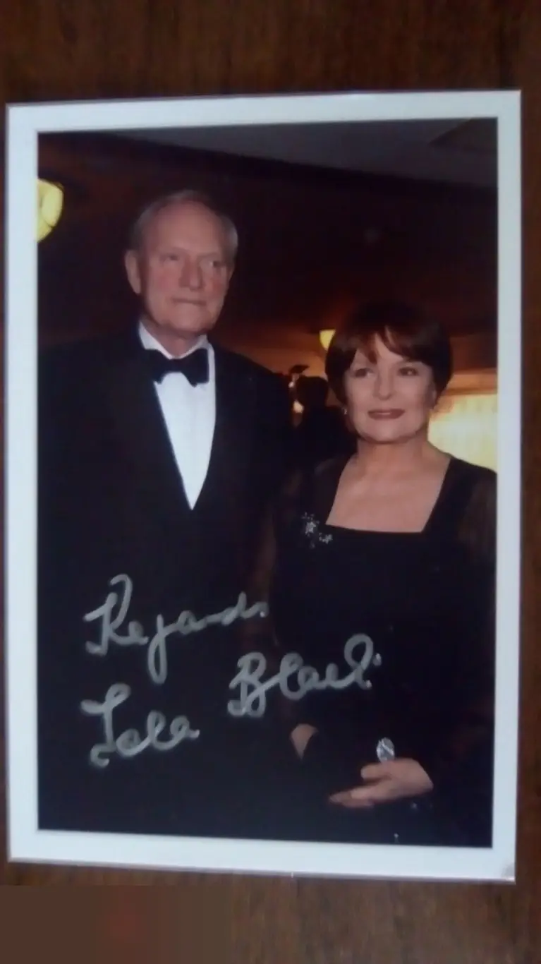 Айла Блэр автограф