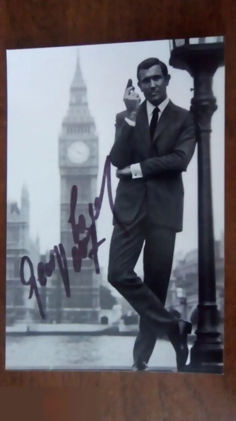 Джордж Лэзенби автограф на фото Джеймс Бонд