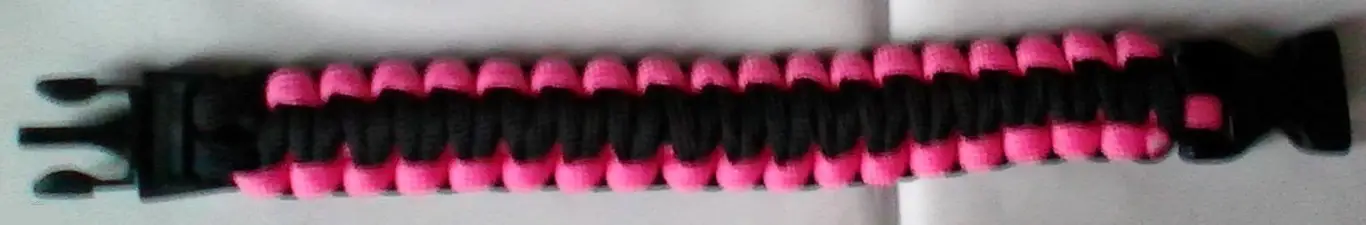 Браслет выживальщика из паракорда