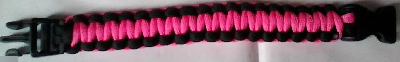 Браслет выживальщика из паракорда 1