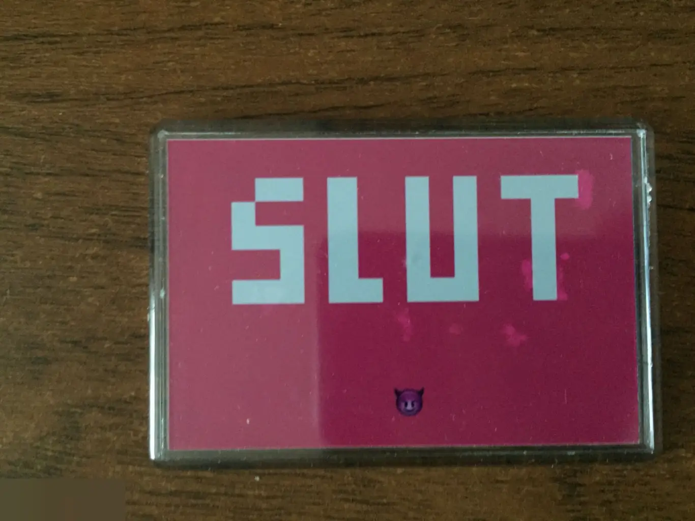 Slut магнит