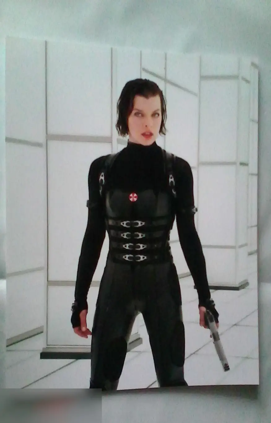 Милла Йовович актриса современное фото 15*20 см Обитель зла