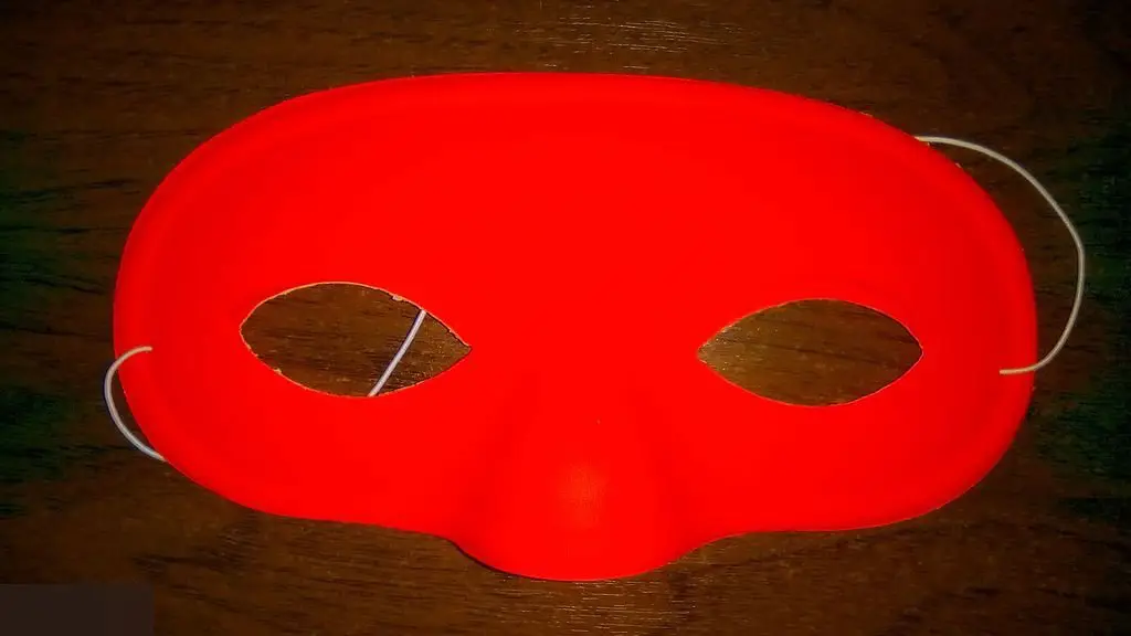 Маска карнавальная пластиковая