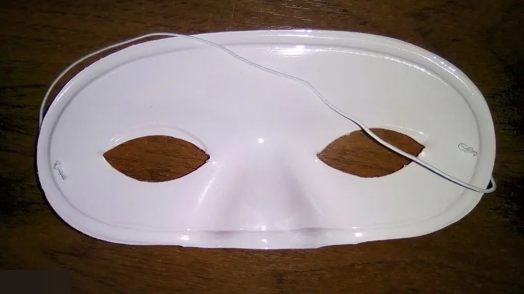 Маска карнавальная пластиковая 1