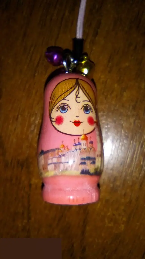 Матрёшка подвеска для телефона 1