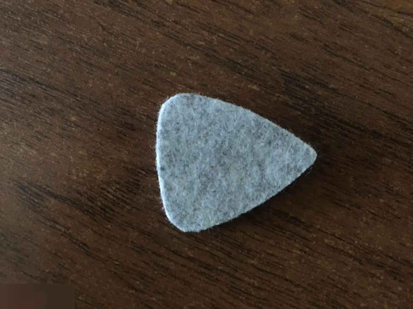 Медиатор из фетра для гитары