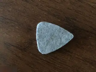 Медиатор из фетра для гитары