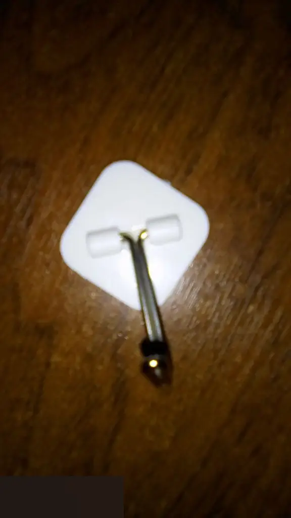 Крючок-наклейка