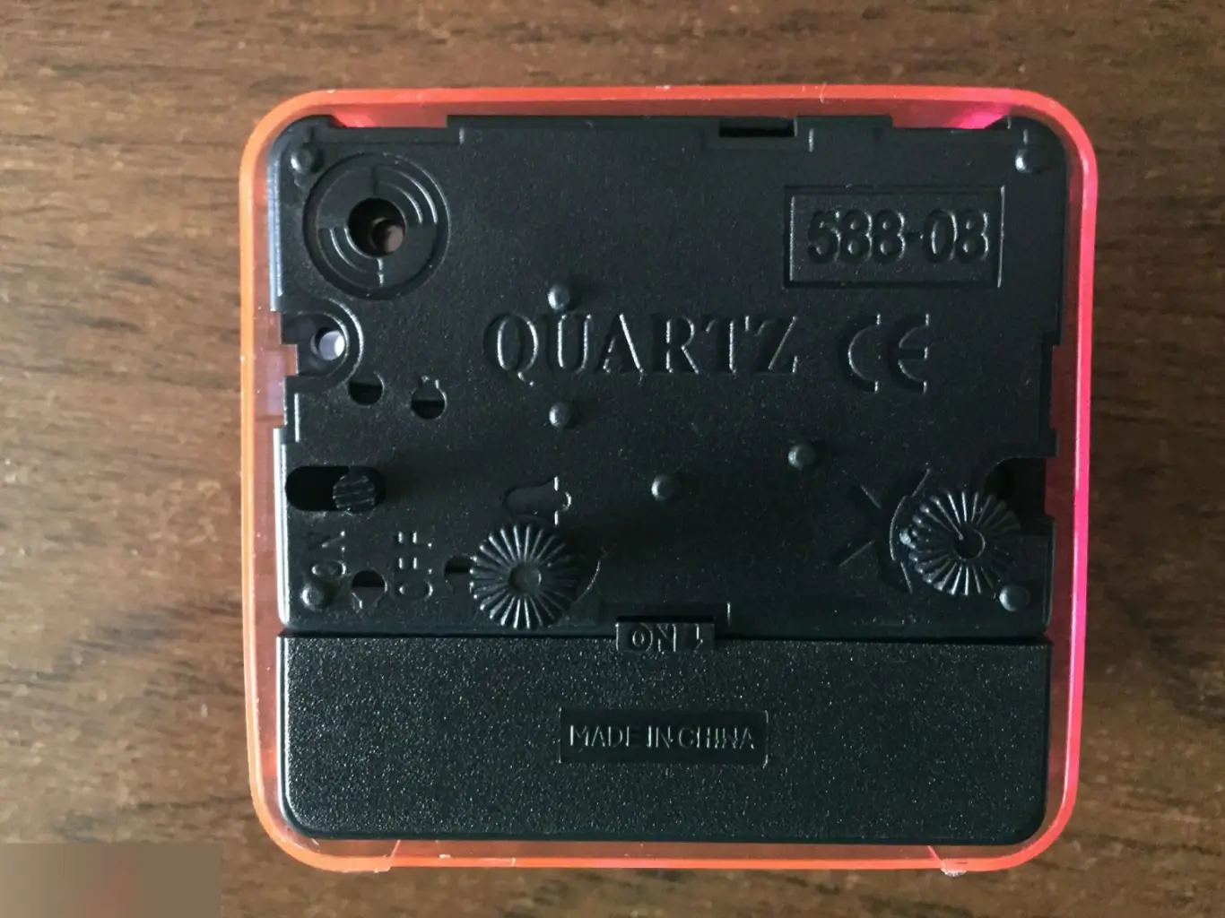 Часы-будильник 6,1х5,5х2,7 см 1