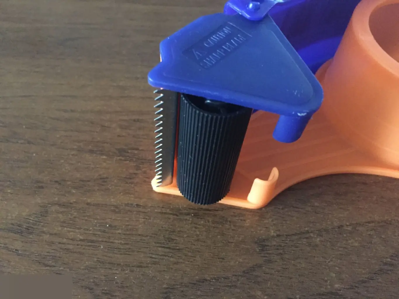 Диспенсер для скотча 3