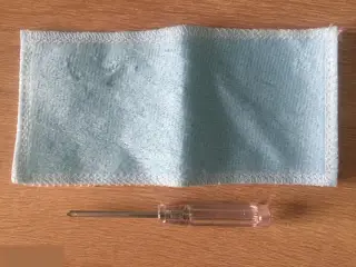 Тряпка половая и отвёртка для робота-пылесоса