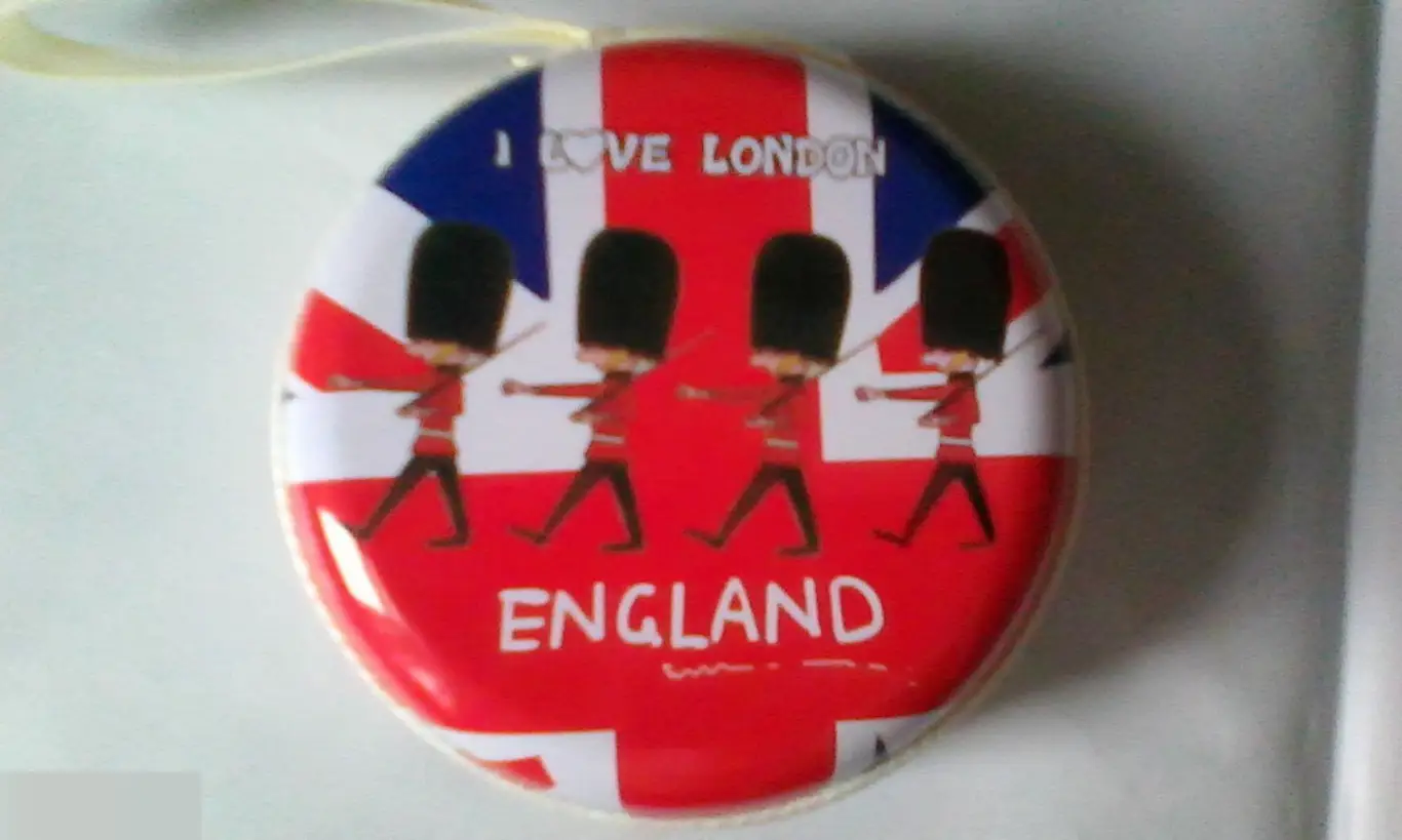 Металлическая круглая коробочка бокс для мелочей таблеток украшений наушников I Love London