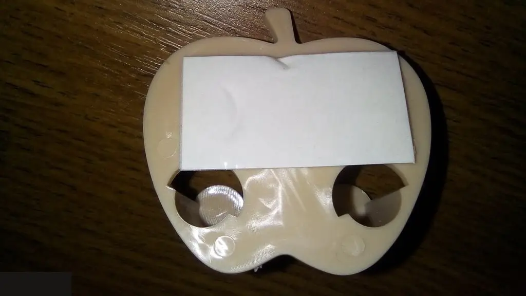 Держатель-наклейка для электрической вилки 1