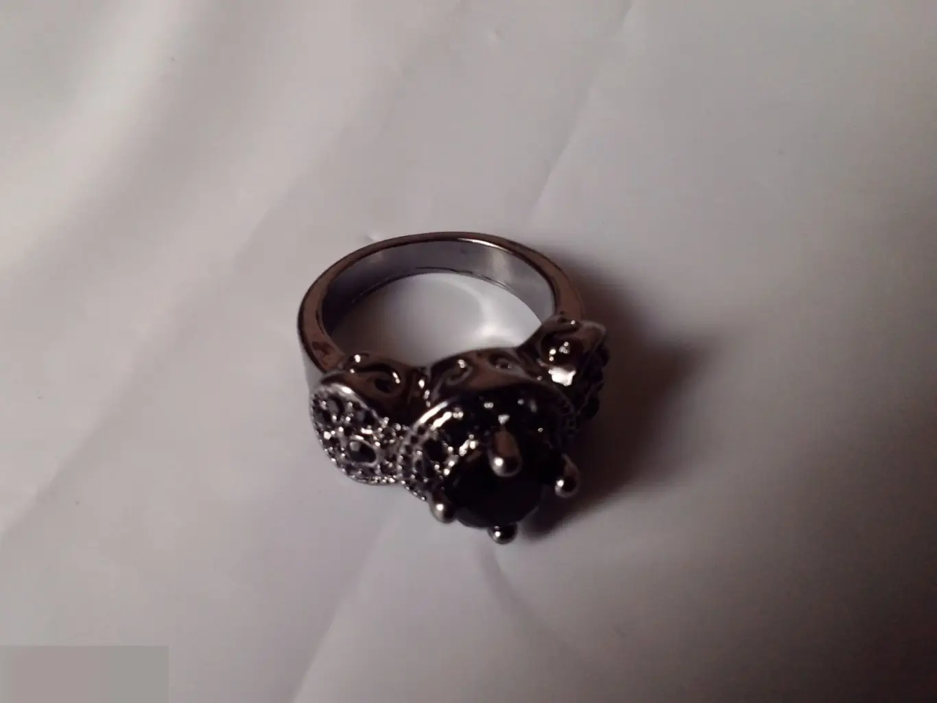 Кольцо покрытие черное золото с фианитами размер 6 1