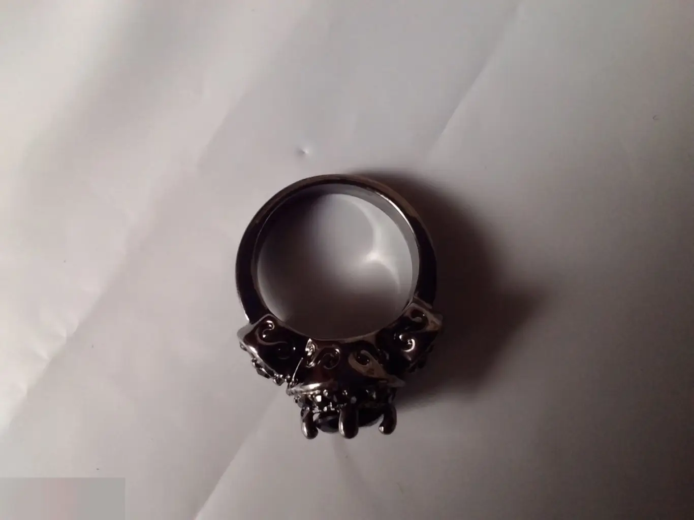 Кольцо покрытие черное золото с фианитами размер 6 2