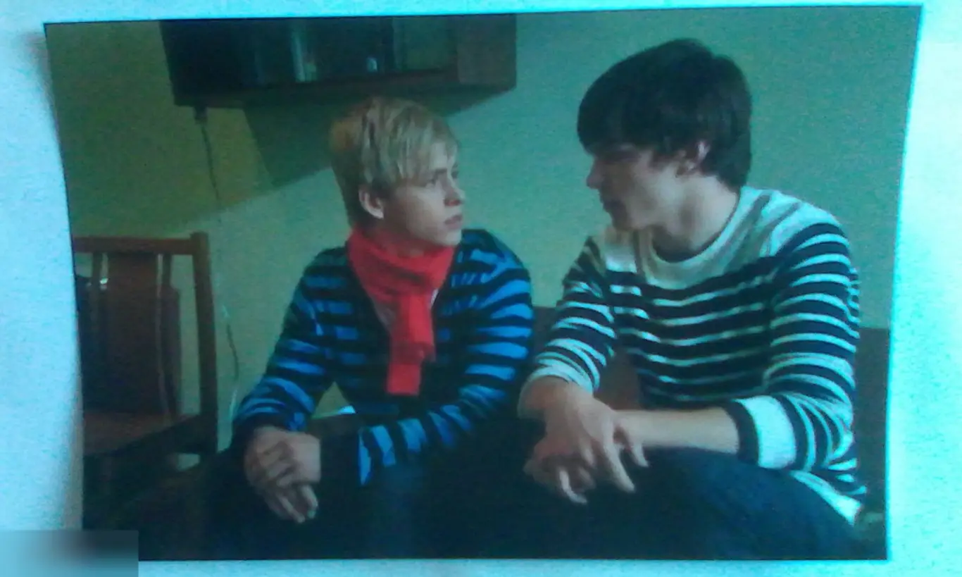 Митч Хьюэр Николас Холт современное фото 10*15 см Молокососы