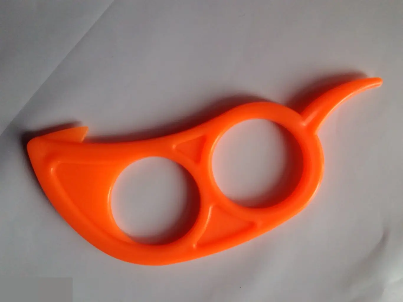 Сниматель кожуры пластиковый 1