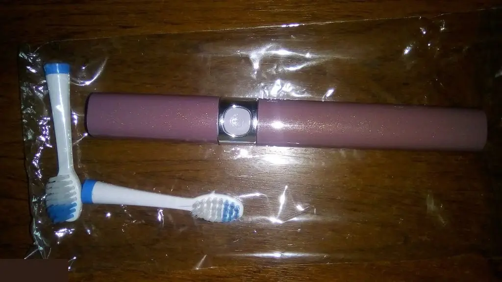 Вибрирующая электрическая зубная щетка