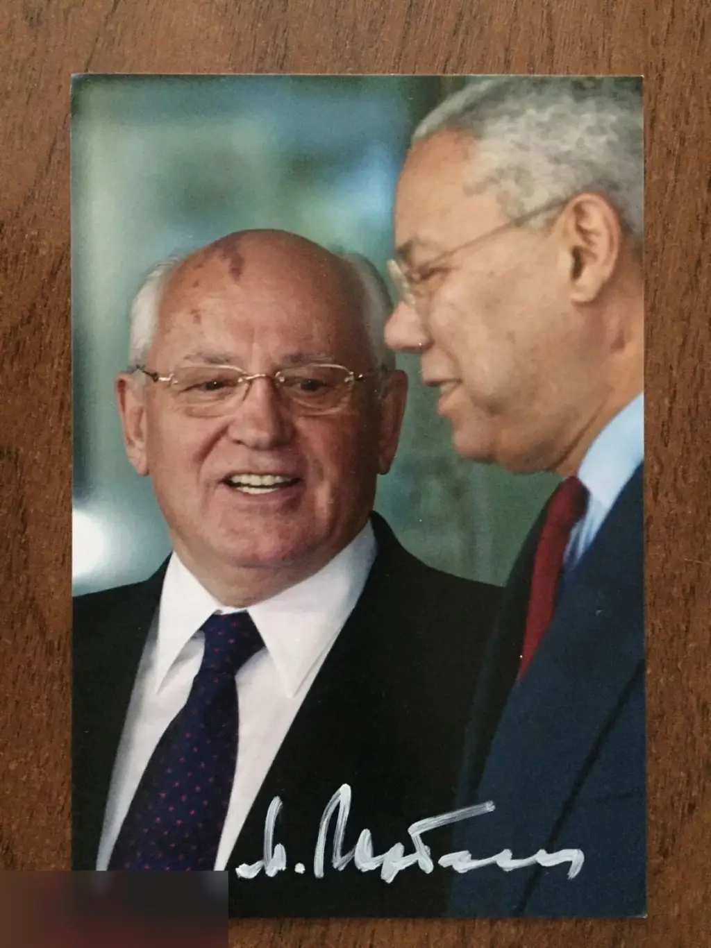 Михаил Сергеевич Горбачёв автограф на фото