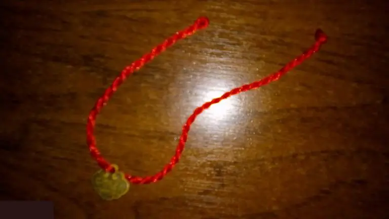 Браслет красная нить