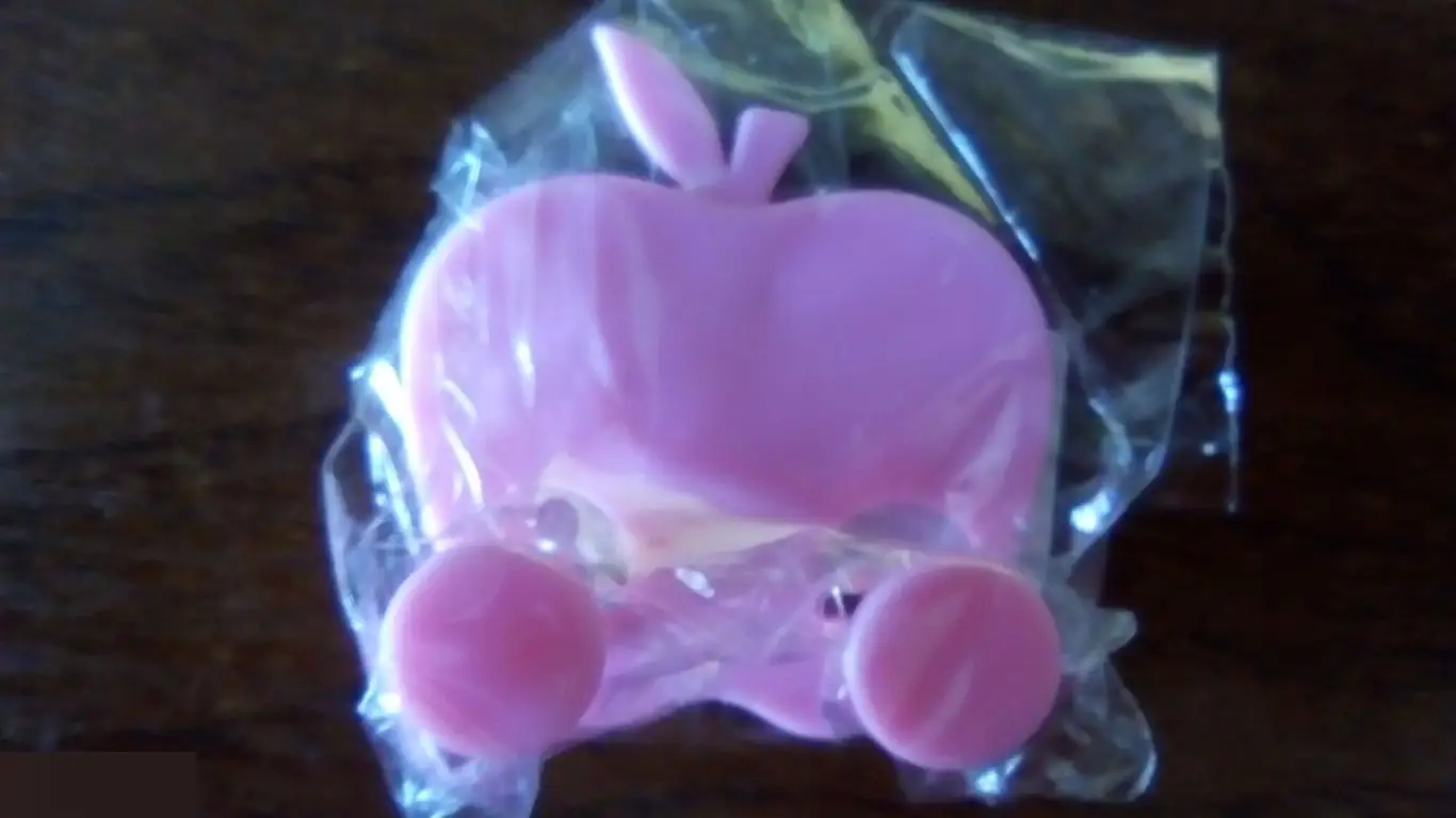 Держатель-наклейка для электрической вилки