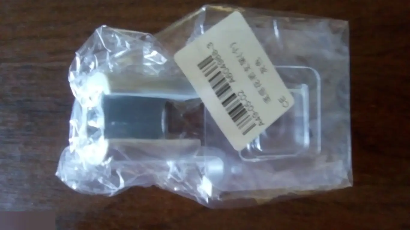 Наклейка-держатель для душевой лейки 2