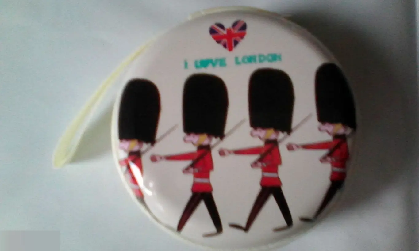 Металлическая круглая коробочка бокс для мелочей таблеток украшений наушников I Love London