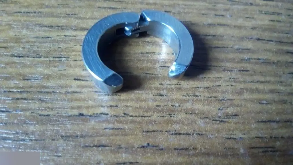 Поддельная серьга зажим