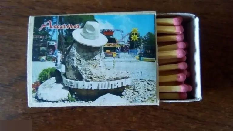 Анапа. Белая шляпа. Коробок спичек с магнитом новый полный 1