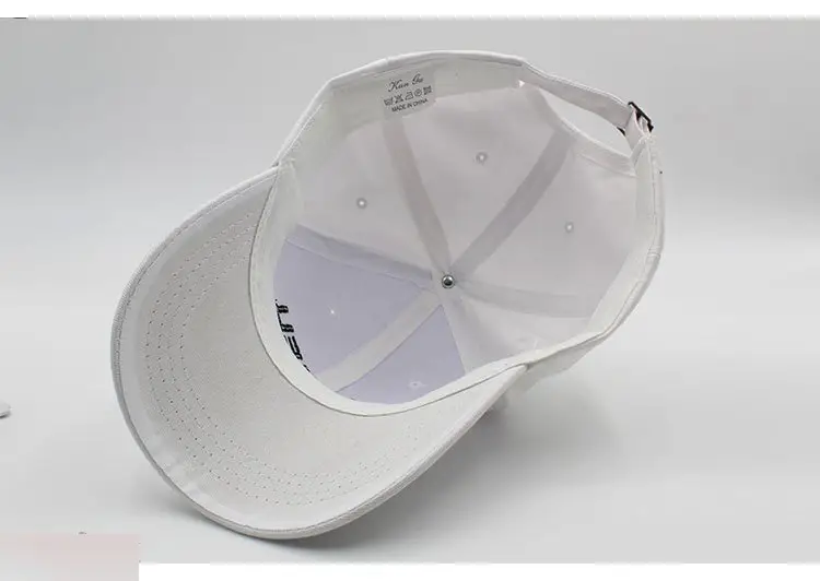 Бейсболка белая 4