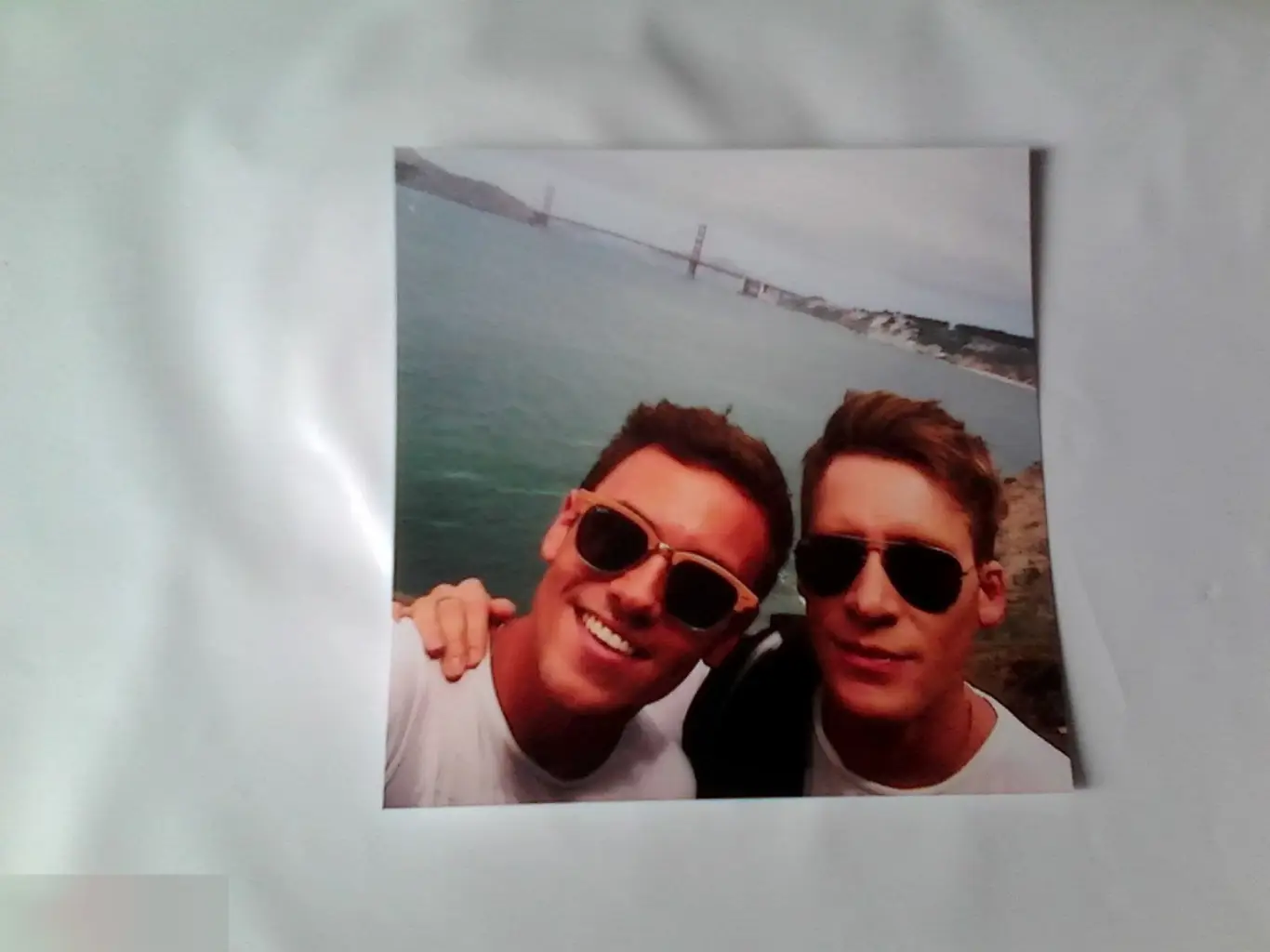 Дастин Лэнс Блэк Том Дэйли современное фото 10*10 см