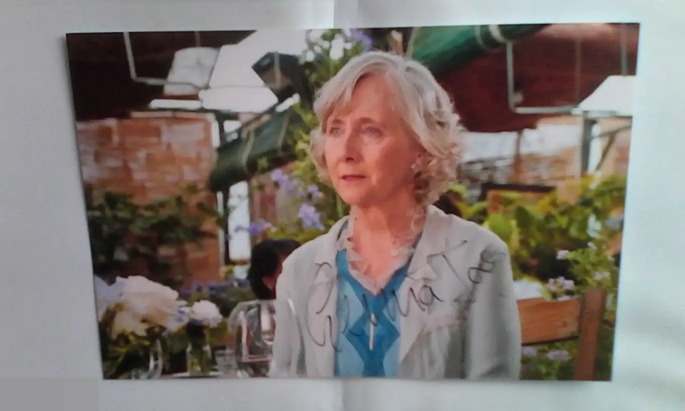 Джемма Джонс автограф на фото