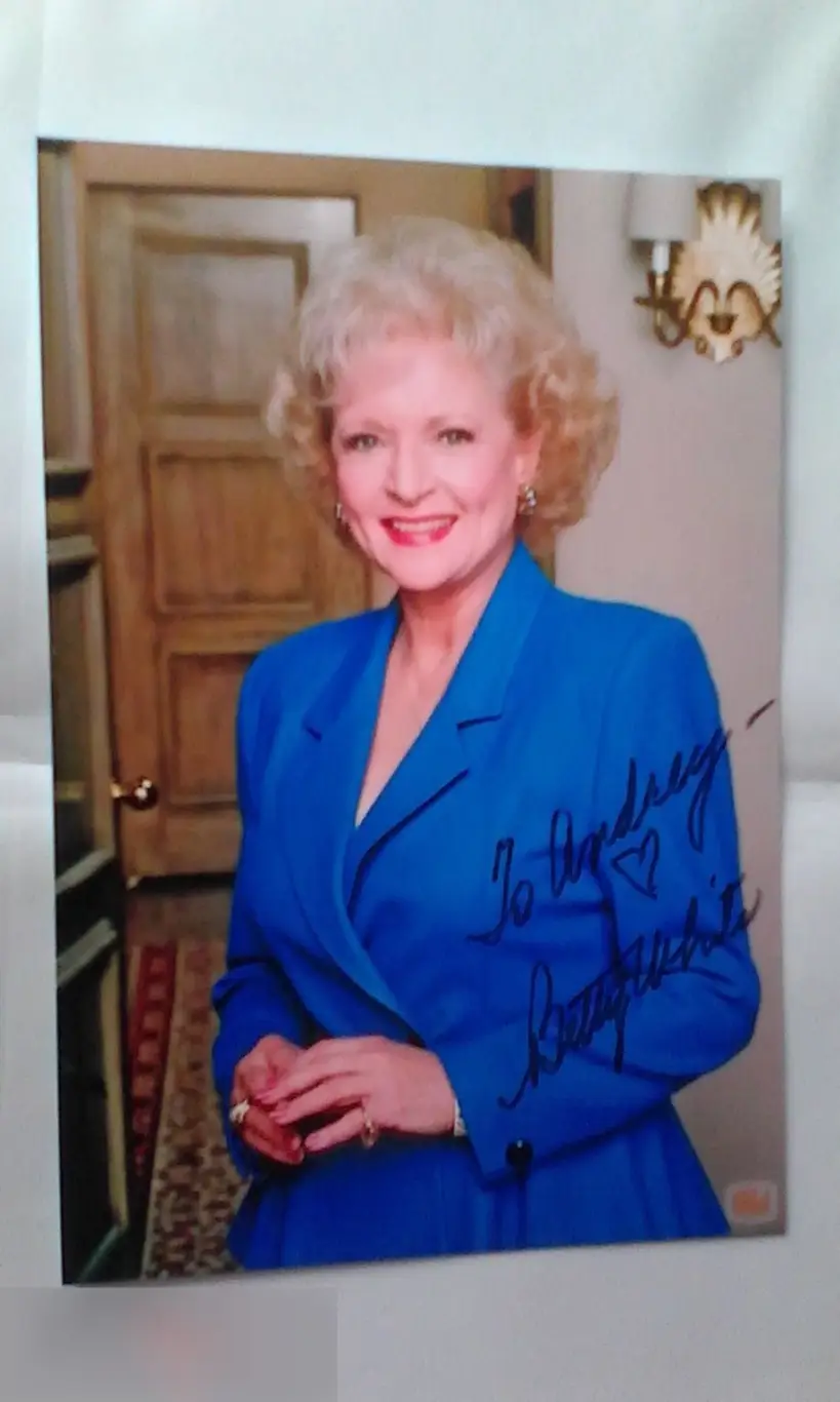 Бетти Уайт автограф на фото