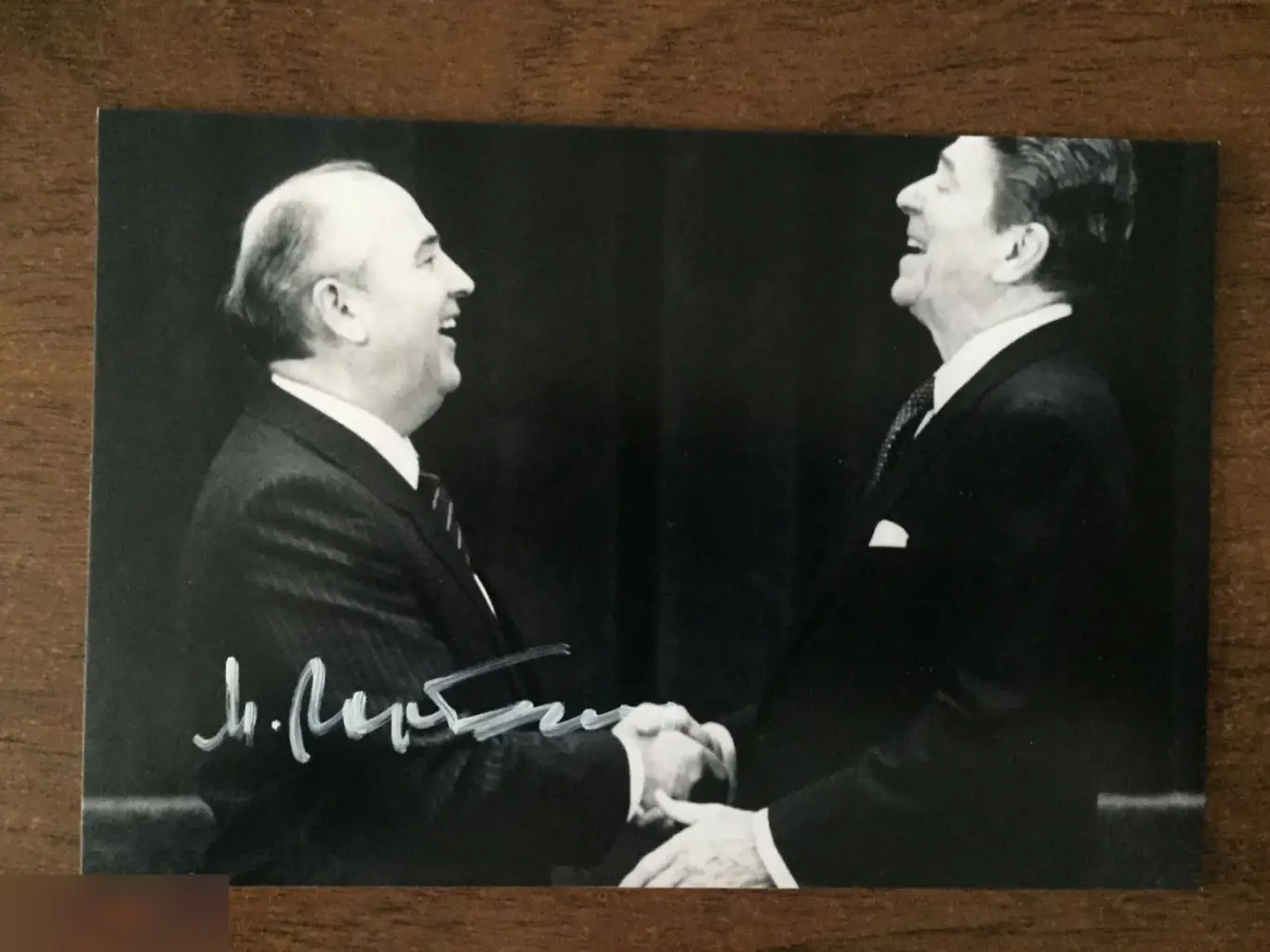 Михаил Сергеевич Горбачёв автограф на фото