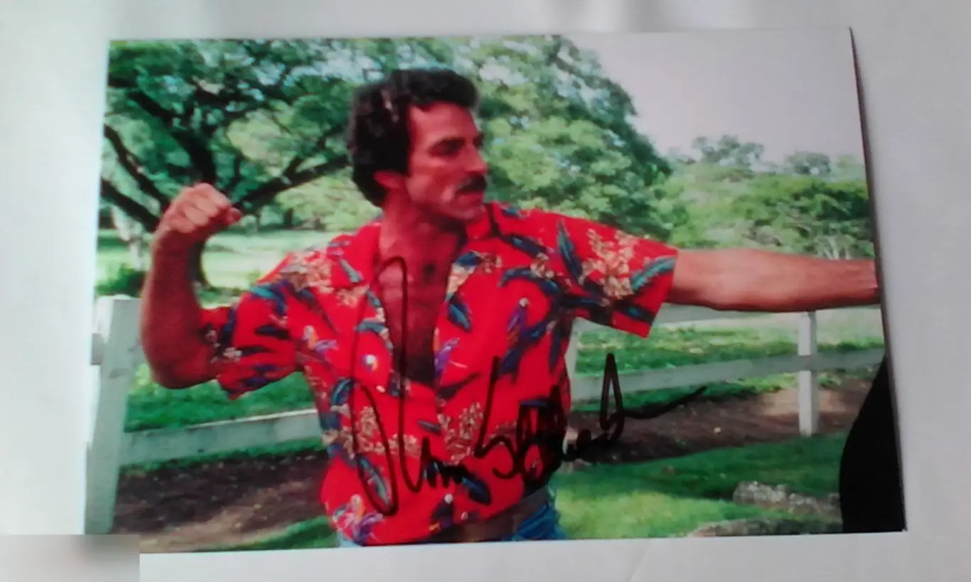 Том Селлек автограф на фото Частный детектив Магнум