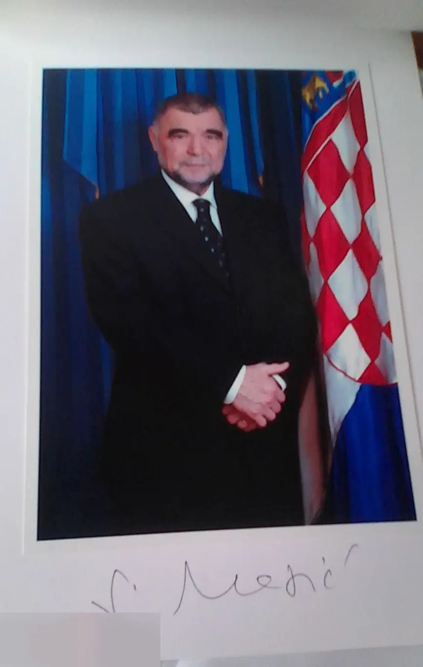 Степан Месич автограф