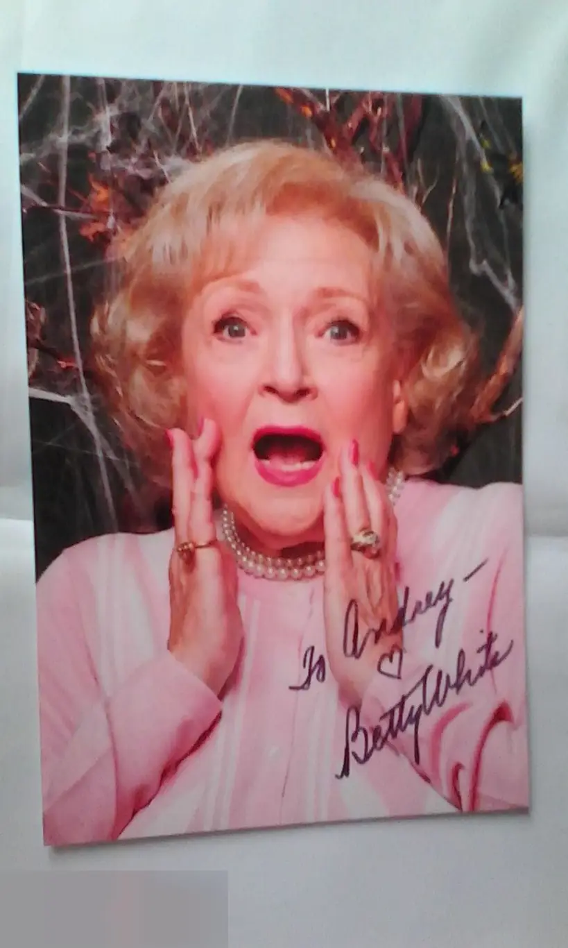 Бетти Уайт автограф на фото