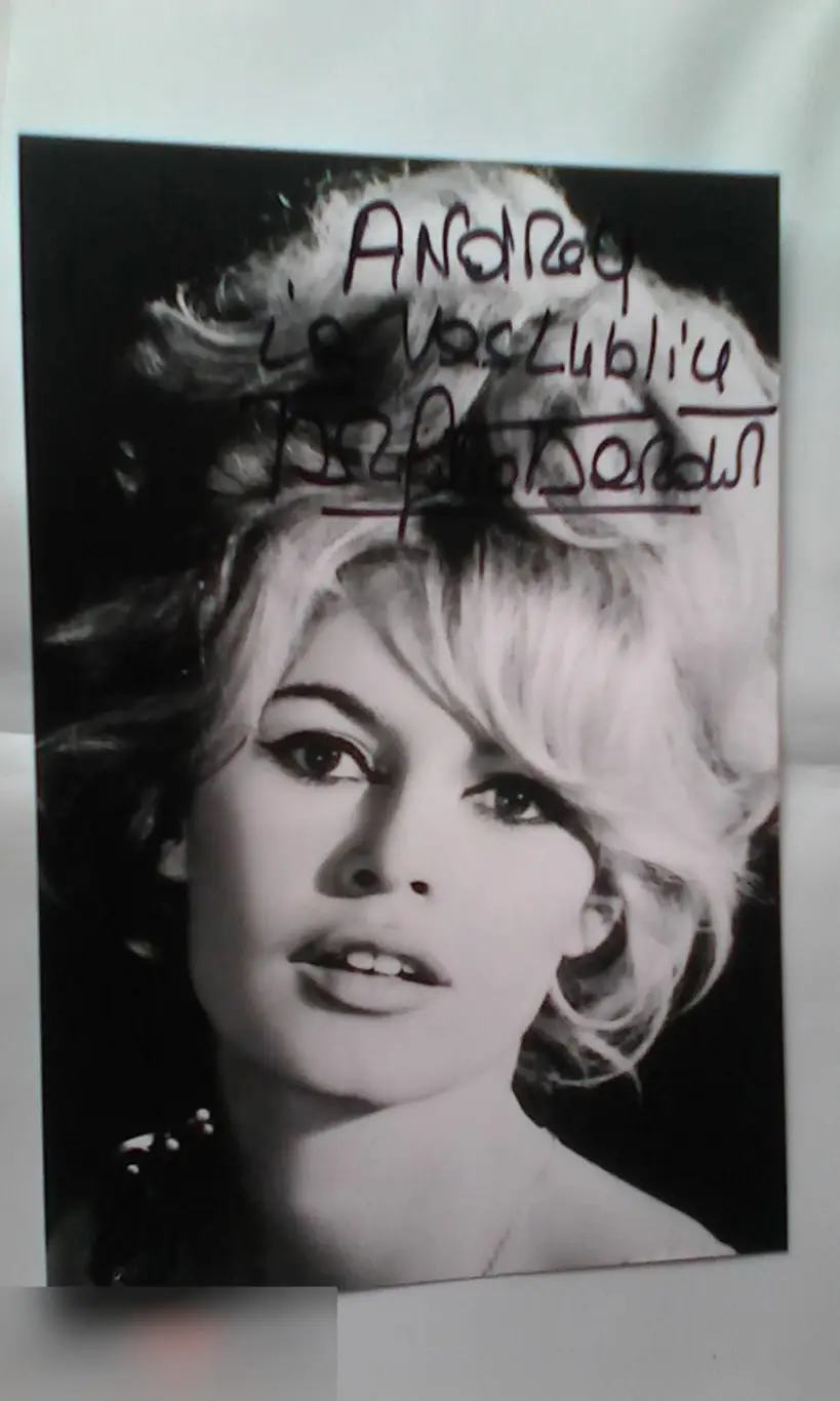 Брижит Бардо автограф на фото